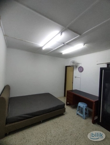 Middle Room at Jln Limau Nipis Bangsar Attached Bathroom to rent