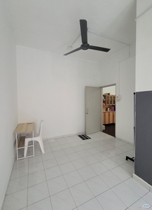 Zero Depo Atria Gallery/The Starling/3 damansara/SS2 Pasar Malam ✨Medium Room + Aircon at SS22, Petaling Jaya❗❗❗