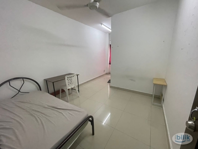 [ZERO DEPOSIT]Middle Room Rent at Bandar Puteri Klang.