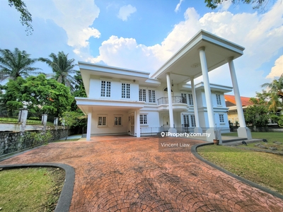 2 storey bungalow with golf view