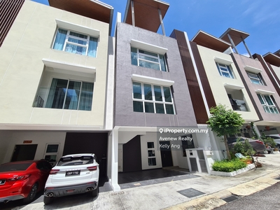 4-storey town house villa for sale in Canary Residence with Jaccuzi