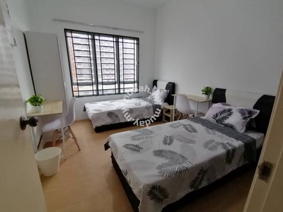 Twin Sharing Room for Females in Connaught Avenue@MRT Taman Connaught
