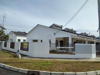 Brand new single storey corner gated guarded ready move in Seremban