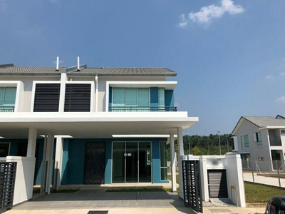 [ END LOT ] Double Storey House @ Laman Mawar Kota Seriemas For Rent