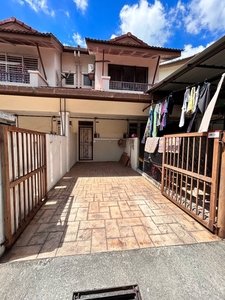 For Rent: Nice Clean Upper Level Townhouse Bayu Parkville Balakong