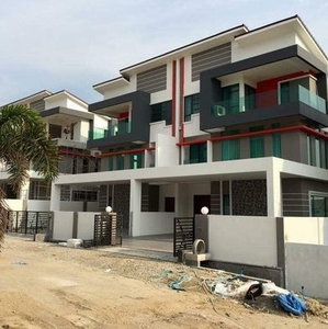 Last Project [ Easy Access to KL ] Freehold 2-storey 30X80 !! Monthly 1.9k Only