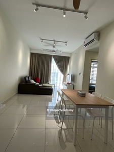 Newly completed unit, fully furnished. Shopping mall nearby.