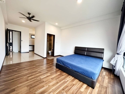 Molek Regency Apartment Dual Key Type Partial Furniture For Rent / Taman Molek