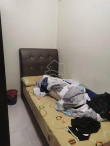 Bukit indah flat room with aircon for rent