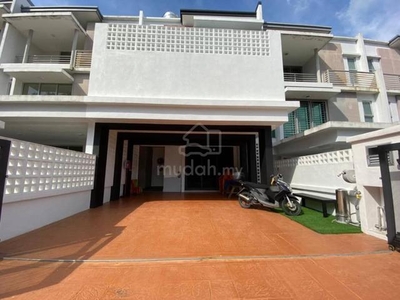 (House with Rooftop Pool) 2.5 Storey Sunway Alam Suria U10 Shah Alam