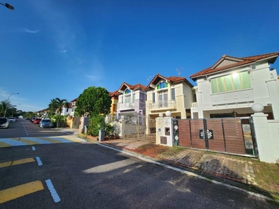 Jalan Bukit Impian Double Storey Superlink Terrace House,Impian Emas