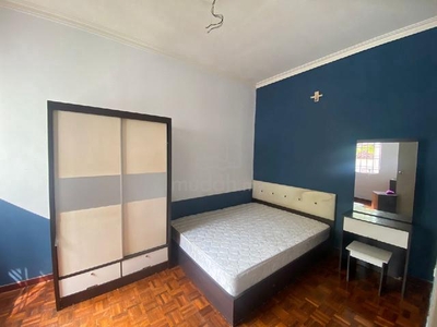 Medium & small room for rent at Cheras