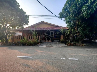 [NON BUMI] Rumah Teres Setingkat Corner Lot Taman Sri Emas, Tangkak