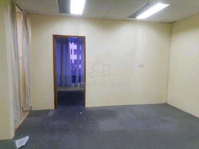 Office with Lift and A/cond Rent Below Market
