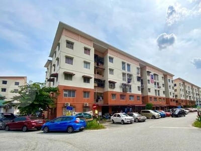 Puchong Bukit Puchong , Cempaka apartment Level 4