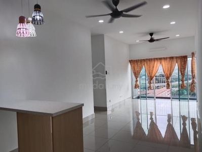 Razak city big L-shape balcony with aircond unit. Well kept and nice