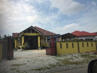Rumah bungalow setingkat di Kg Alur Pulai berdekatan pasar Jelawat