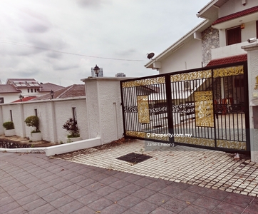 Freehold, Bungalow for in Section 17, PJ la 4500sf must sell
