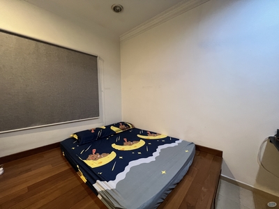 Middle Room For Rent