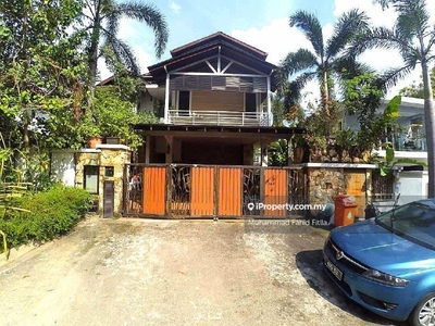 Renovated Freehold 2.5 Storey Bungalow with Swimming pool