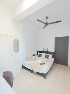 COZY MIDDLE ROOM - ICON CITY PERAI CO-LIVING CONCEPT (DIRECT OWNER). ONLY MINUTES AWAY FROM EVERYTHING