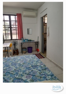 You'll Like this Cozy Master Room with Big Windows in Seputeh, Kuala Lumpur
