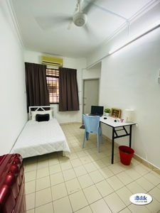Zero% Deposit - Medium Room for rent Bandar Utama PJ!
