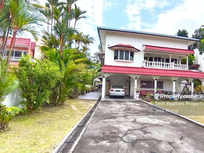 Big land frontage & well maintained 2 storey bungalow