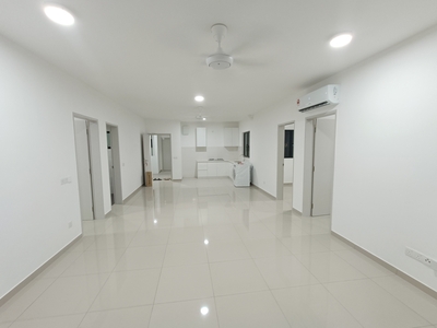 Lower parking and corner lot unit at Huni Residence @ Eco Ardence