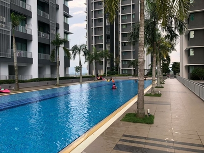 Nice Unit Almyra Residence Bandar Puteri Bangi Facing Pool for Rent