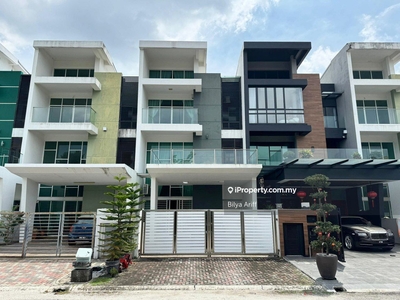 Renovated 3 Storey Terrace House Desa Park Serdang Seri Kembangan