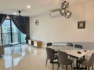 Aratre 2r2b beside lrt and mall w/2carparks fully furnished