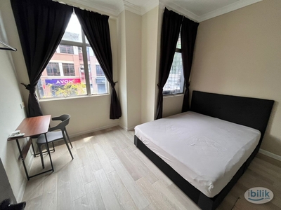 [Bjorn] Master Room with Queen Bed and Window at Wangsa Maju, Setapak Easy Access to Mall