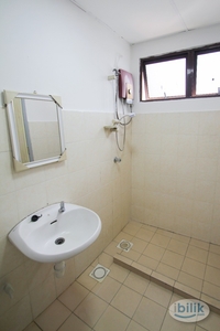 Female Unit Master Room with Private Bathroom, Palm Spring, Kota Damansara near to MRT Surian, Tropicana Gardens Mall, Sunway Nexis, Giza, Mitraland