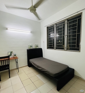 Female Unit Single Room Walking distance to Segi College BRT Station USJ 7 at UEP Subang Jaya, Subang Jaya