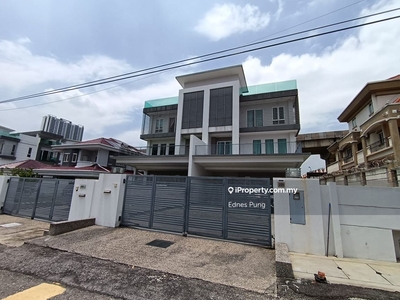 Freehold 3 Storey Semi D with lift located at Sri Petaling