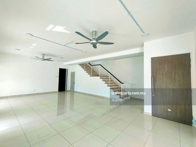 Freehold Nonbumi Lot Corner Unit Partially Furnished