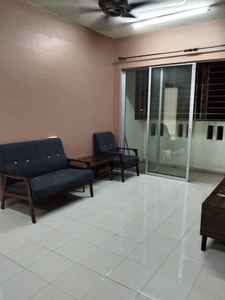 Laguna Biru Apartment / Rawang / Partially Furnished / Middle Floor / Block D / Rent / Sewa