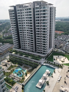 Paragon 3 Condo with Private Garden and 4 Parking