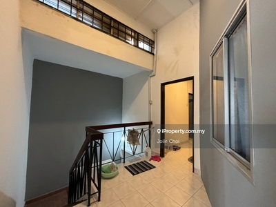 Puchong Jaya unique extra rooms terrace house, suit for large family