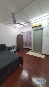 SS15, Subang Jaya ‍ ‍ ‍♀️ female Unit Master Bedroom Attached Private Bathroom