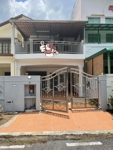 Taman Bukit Indah Double Storey Terrace House 4bedroom Partially Furnished For Rent