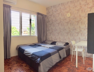 Taman Tun (TTDI), Fully Furnished Master Room + Private Attached Bathroom (Free Utilities & WiFi)