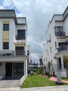 Townhouse Corner unit with extra land for Sale
