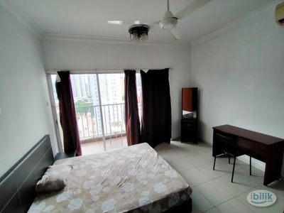 Cozy Quiet Middle Room with Balcony at Suria Jelatek Residence, Ampang Hilir 5 minutes to LRT Jelatek Ampang Great Eastern Mall Gleneagles Ampang Par