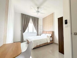 Free Shuttle to KLIA2, Master Room Aircond in Acacia Residence, Sepang