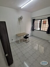Middle Room at Kelana Jaya, Petaling Jaya