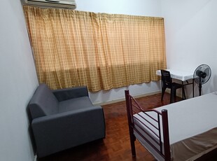 Middle room for rent at Ampang KL with private bathroom prefer female near Bukit Bintang & KLCC & TRX & Pavillion