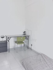 Middle Room for rent at Sterling Condo (Rental inclusive utility)