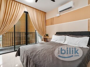 Premium Exclusive Room with Balcony, walking distance LRT, no Mixed Gender